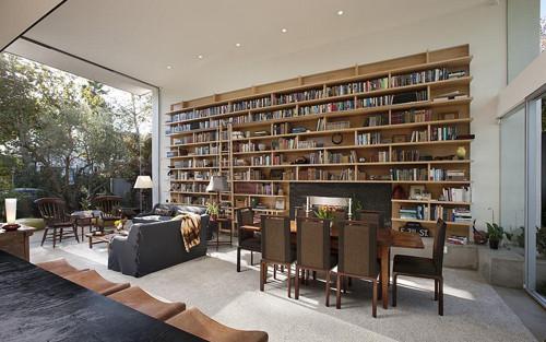 现代的客厅设计更讲究实用,创意,因此,将书房搬到客厅中,也成为了不少